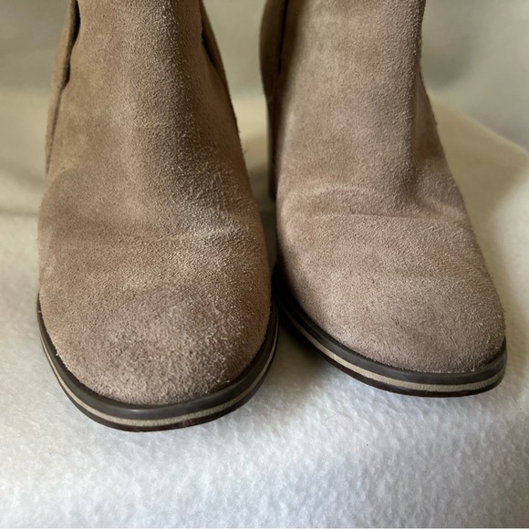 Jessica Simpson Size 8 1/2 Beige Suede Ankle Boots - Picture 4 of 16